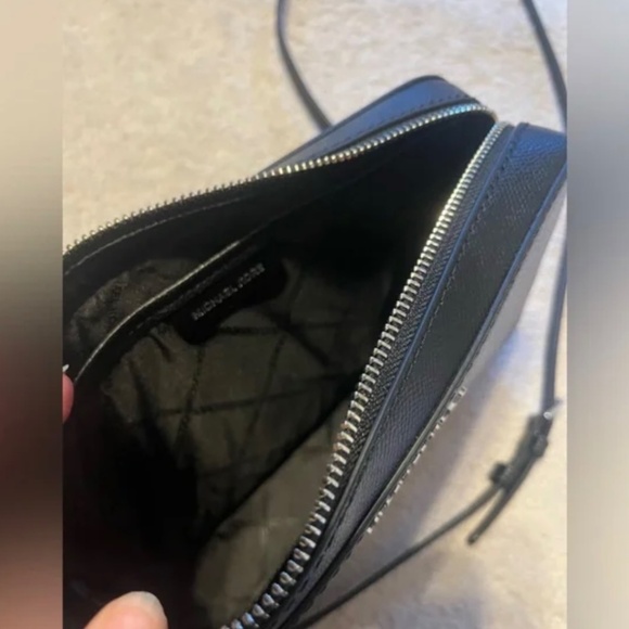 Michael Kors Jet Set Large Saffiano Leather Crossbody Bag - Picture 4 of 6